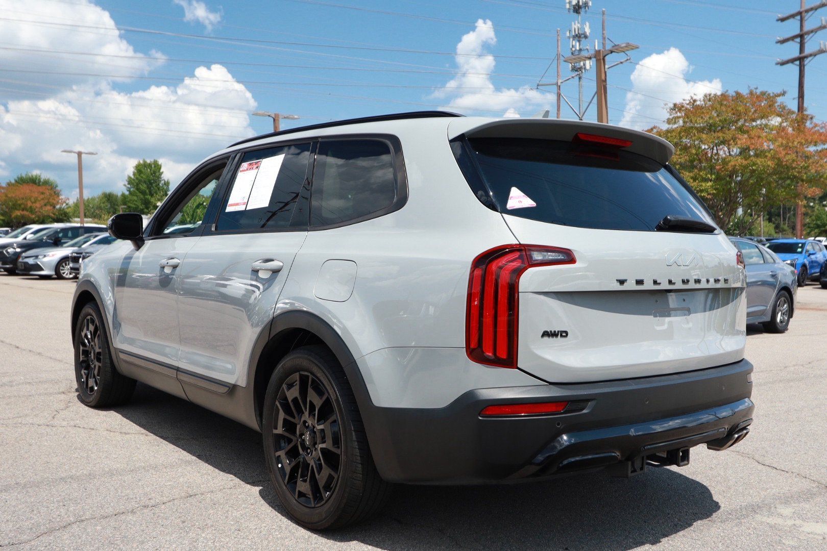 Used 2022 Kia Telluride SX w/ SX Prestige Package AWD/4WD image 3