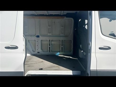 Used 2021 Mercedes-Benz Sprinter 2500 image 17