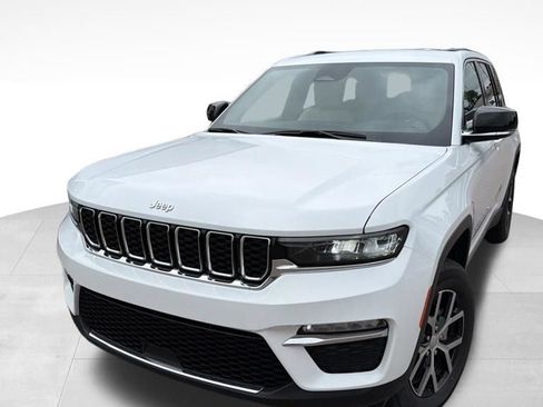 Used 2025 Jeep Grand Cherokee Limited w/ Trailer Tow Package AWD/4WD image 5