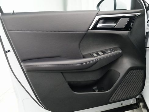 Used 2024 Mitsubishi Outlander SE image 16