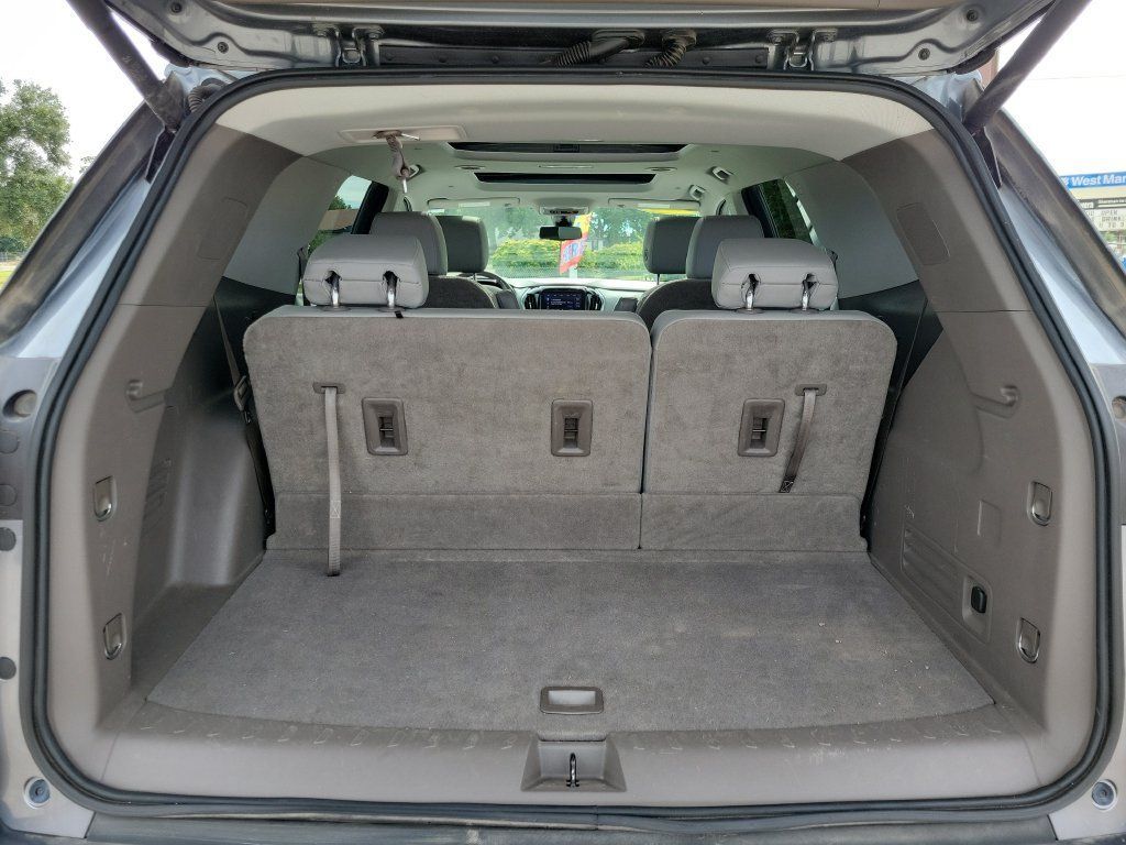 Used 2021 Chevrolet Traverse LT w/ LT Premium Package AWD/4WD image 8