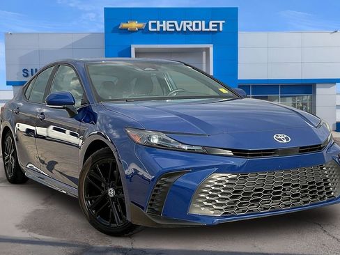 Used 2025 Toyota Camry SE image 11