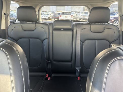 Used 2023 Jeep Grand Cherokee Limited image 19