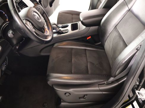 Used 2021 Jeep Grand Cherokee Laredo X AWD/4WD image 12
