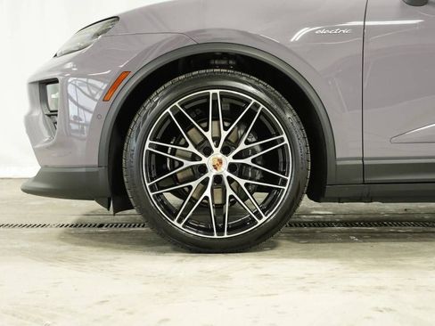 Certified 2025 Porsche Macan Electric RWD image 39