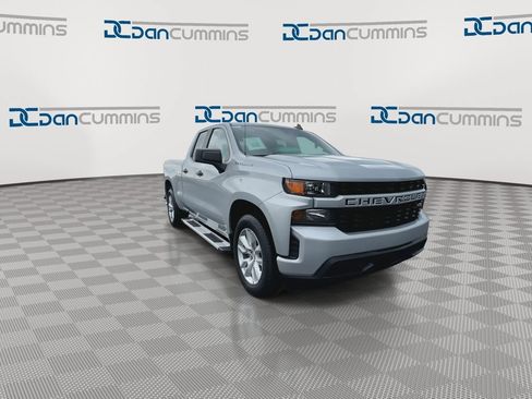 Used 2020 Chevrolet Silverado 1500 Custom w/ Custom Value Package RWD image 2