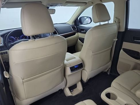 Used 2018 Toyota Highlander Limited FWD image 15
