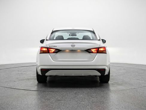 Used 2025 Nissan Altima 2.5 SV FWD image 7