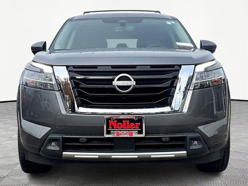 Used 2024 Nissan Pathfinder Platinum w/ Cargo Package image 3