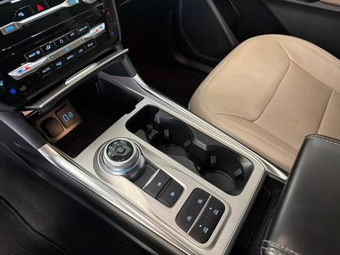 Used 2023 Ford Explorer Limited image 24