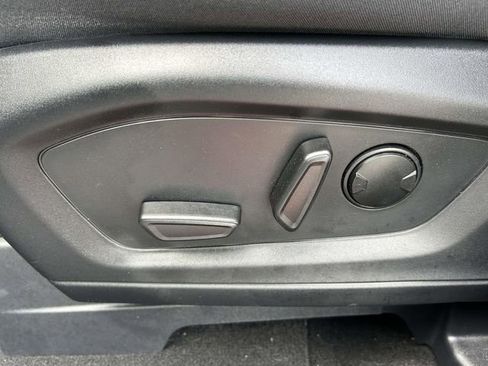 Used 2025 Ford Explorer Active RWD image 19