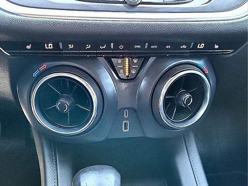 Used 2020 Chevrolet Blazer LT w/ Sound & Technology Package AWD/4WD image 25