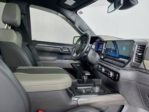 Used 2023 Chevrolet Silverado 1500 ZR2 image 34