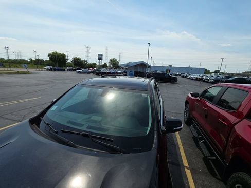 Used 2021 Chevrolet Traverse LT AWD/4WD image 17