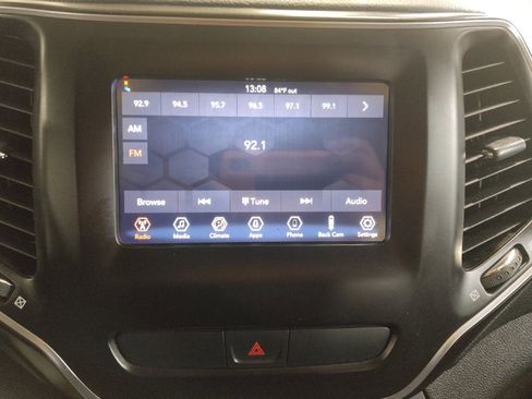 Used 2019 Jeep Cherokee Latitude w/ Popular Appearance Group FWD image 25