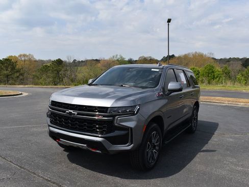 Used 2022 Chevrolet Tahoe Z71 w/ Luxury Package image 2