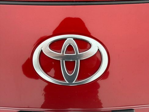 Used 2025 Toyota Camry SE image 19