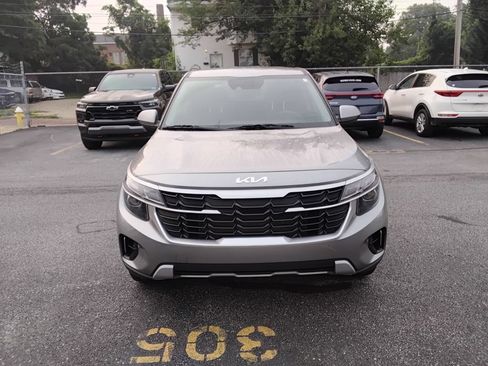 Used 2024 Kia Seltos LX AWD/4WD image 2