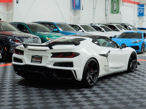 Used 2023 Chevrolet Corvette Z06 w/ Z07 Performance Package RWD image 6