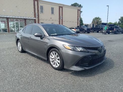 Used 2020 Toyota Camry LE FWD image 2