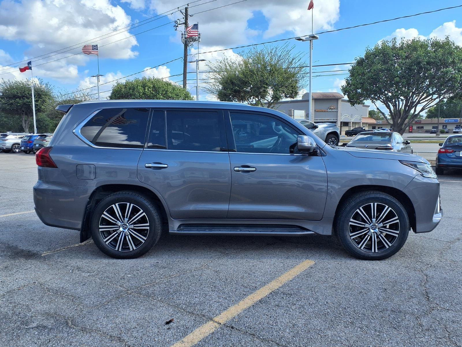 Used 2018 Lexus LX 570 4WD w/ Luxury Package image 21