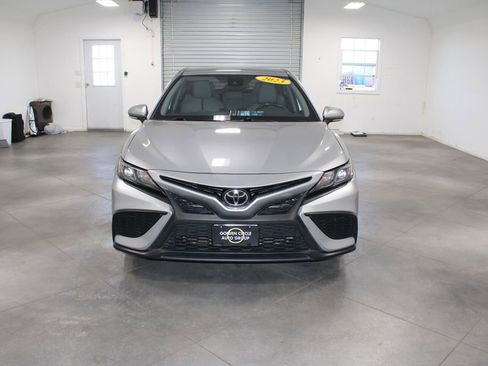 Used 2023 Toyota Camry SE image 3