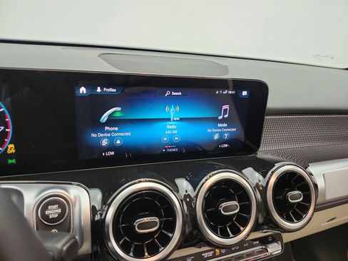 Used 2022 Mercedes-Benz GLB 250 image 13