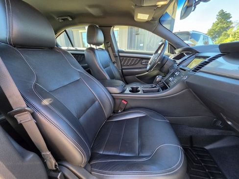 Used 2018 Ford Taurus SEL w/ Equipment Group 201A AWD/4WD image 8