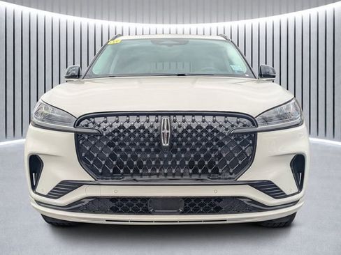 New 2026 Lincoln Aviator AWD w/ Jet Appearance Package image 9