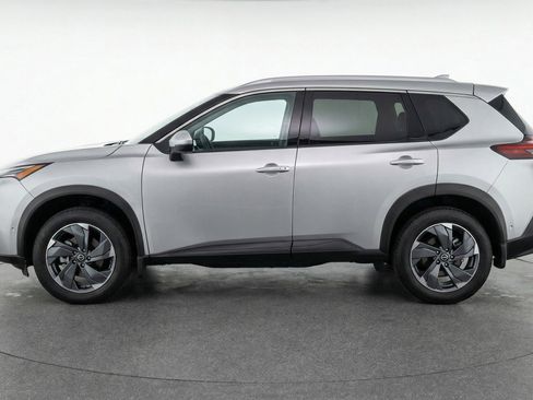 Used 2025 Nissan Rogue SV FWD image 5