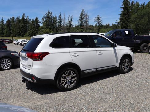 Used 2016 Mitsubishi Outlander SEL AWD/4WD image 3