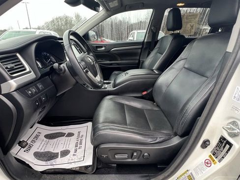 Used 2017 Toyota Highlander Limited image 11