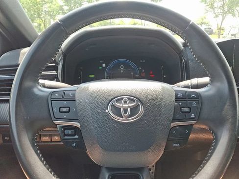 Used 2025 Toyota Camry SE FWD image 18