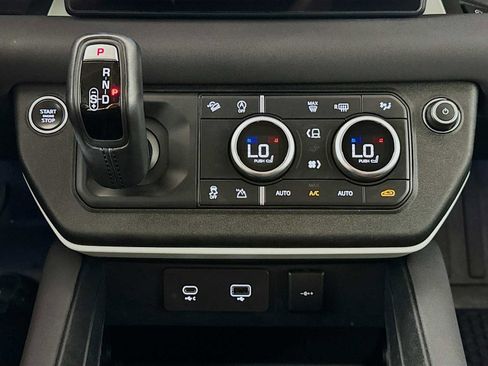 Certified 2022 Land Rover Defender 110 image 16