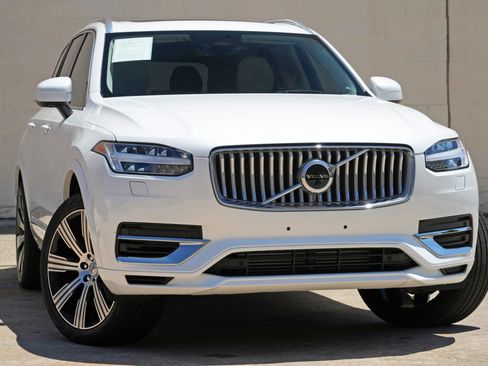 Used 2025 Volvo XC90 T8 Ultra w/ Protection Package Premier AWD/4WD image 4