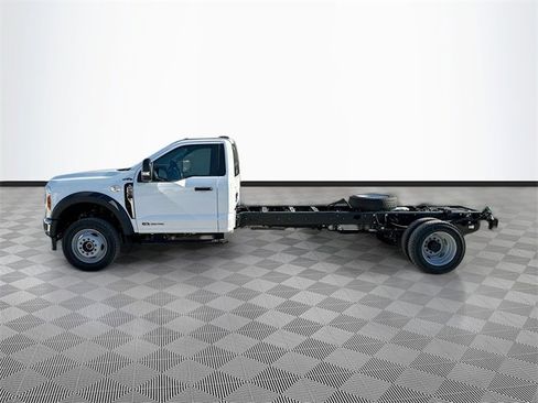 New 2026 Ford F550 4WD DRW image 3