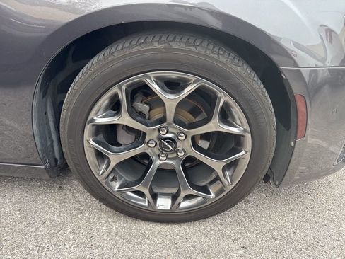 Used 2017 Chrysler 300 S w/ 300S Premium Group image 3