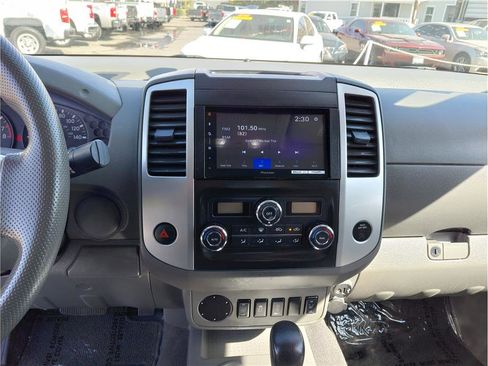 Used 2020 Nissan Frontier SV image 6