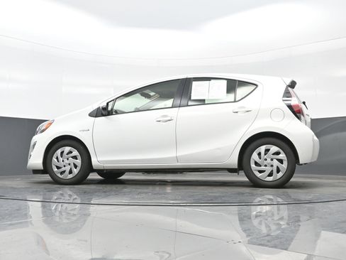 Used 2016 Toyota Prius C One image 25
