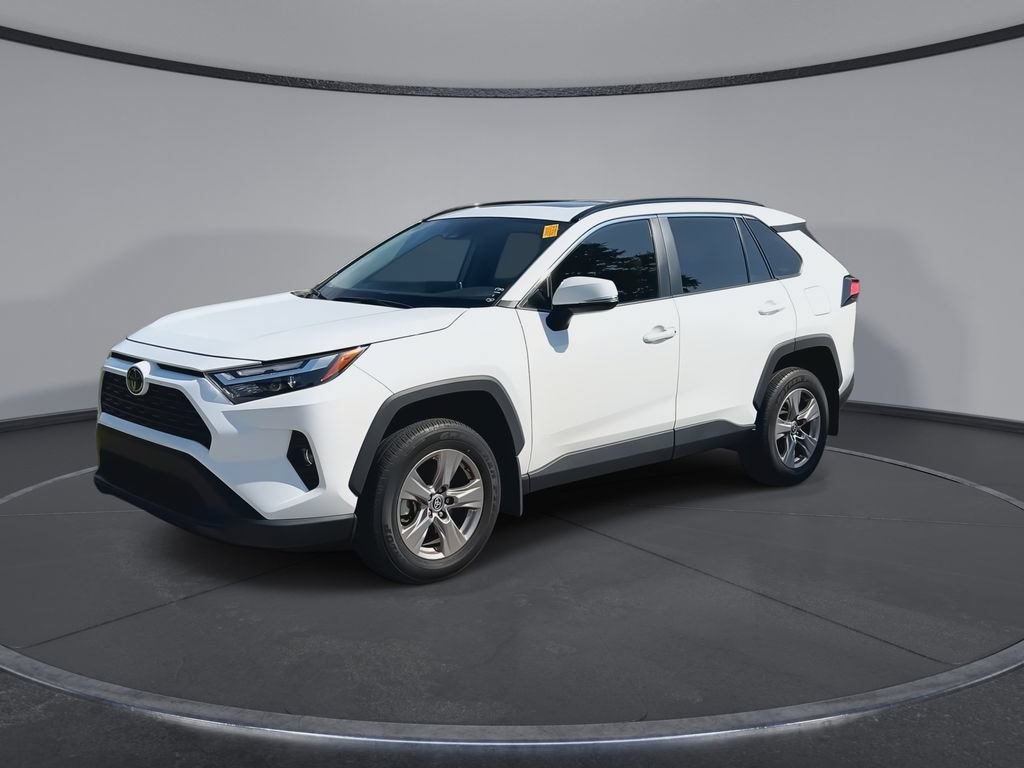 Used 2024 Toyota RAV4 XLE w/ Convenience Package FWD image 4