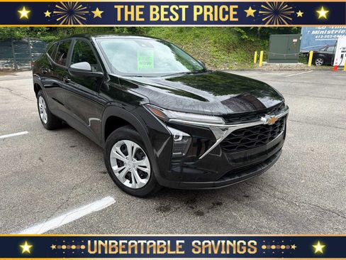 Used 2024 Chevrolet Trax LS FWD image 1