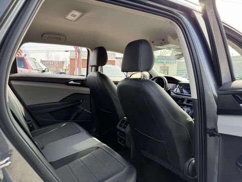 Used 2023 Volkswagen Taos SE image 14