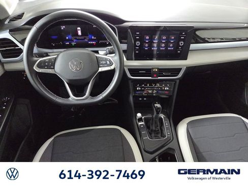 Used 2025 Volkswagen Taos SE FWD image 14