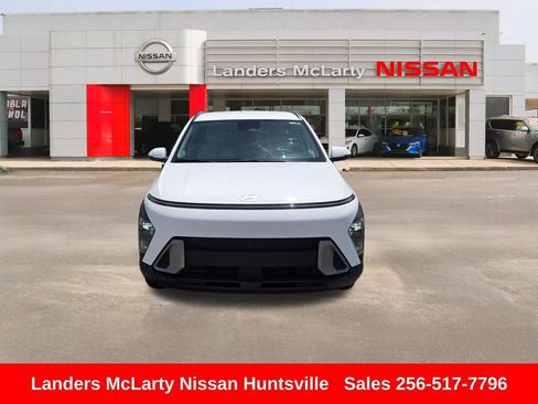 Used 2025 Hyundai Kona SEL FWD image 11