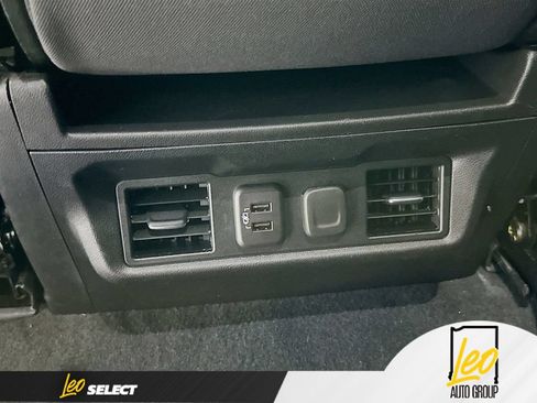 Used 2021 Chevrolet Silverado 1500 LT AWD/4WD image 27