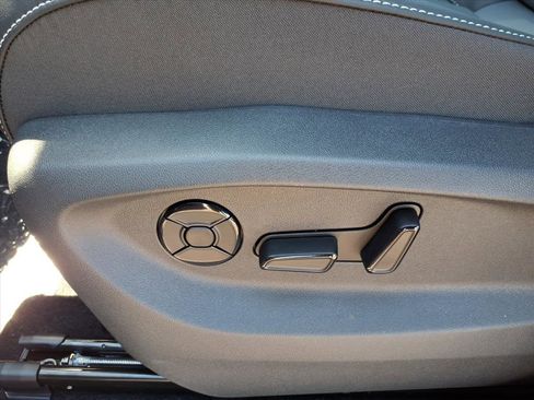 New 2026 Volkswagen Tiguan SE R-Line image 19