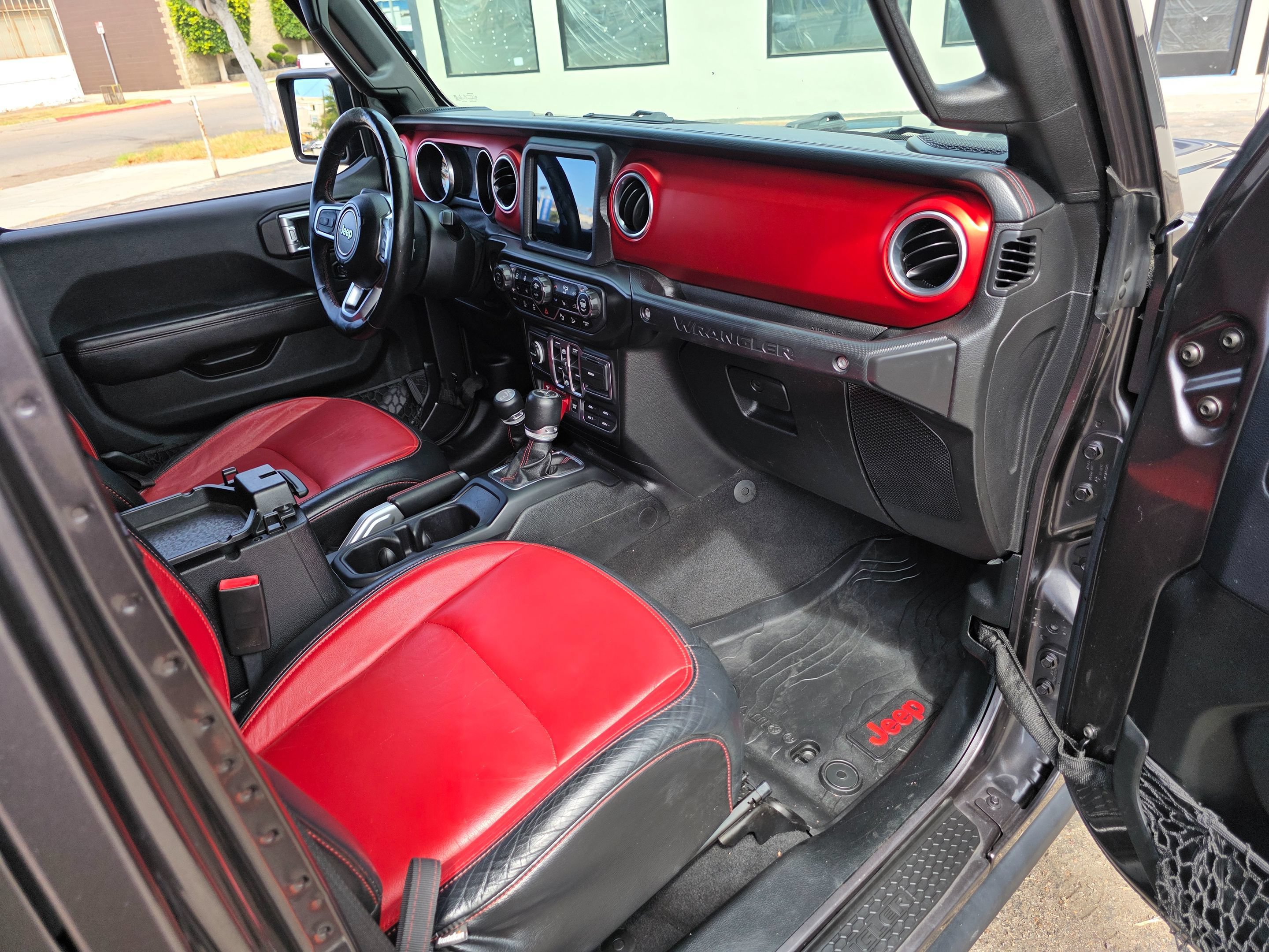 Used 2018 Jeep Wrangler Unlimited Rubicon w/ Dual Top Group AWD/4WD image 11