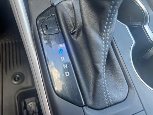 Used 2022 Toyota Highlander XLE AWD/4WD image 23