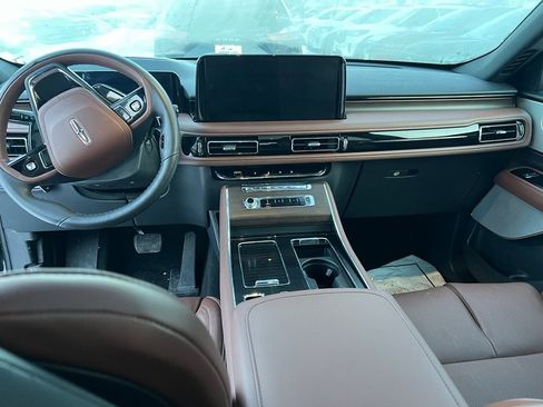 Used 2025 Lincoln Aviator Reserve w/ Equipment Group 201A AWD/4WD image 8