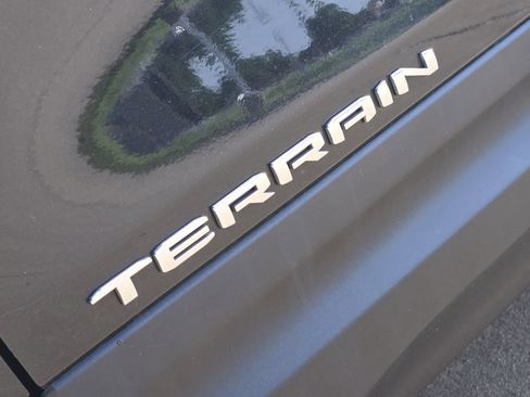 Used 2023 GMC Terrain SLT AWD/4WD image 32